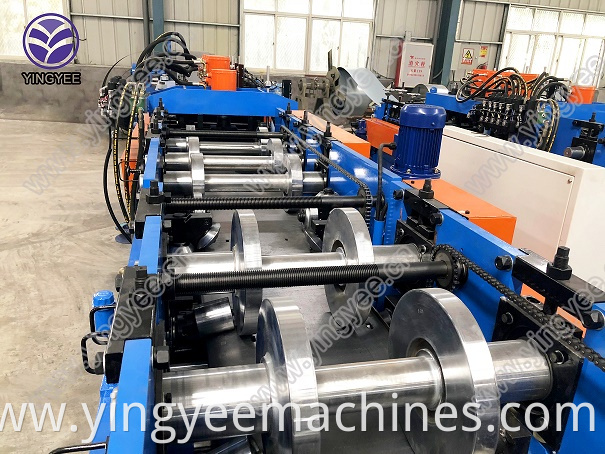 Automatic CZ purlin roll forming machine with universal cutter